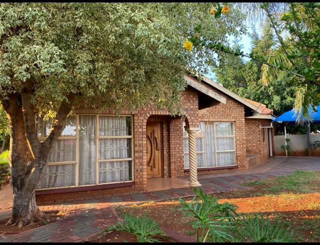 4 BEDROOM HOUSE FOR SALE IN NYLPARK